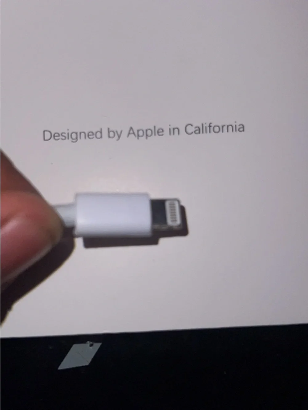 Apple White Wireless Earbuds with Charging Case and Lightning Cable